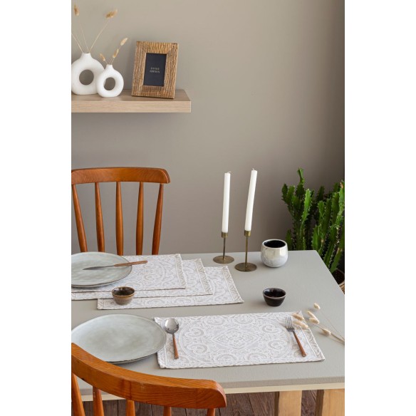 Set individual de mesa de tejido Jacquard con motivos geométricos beig 30x45. MYKONOS C4