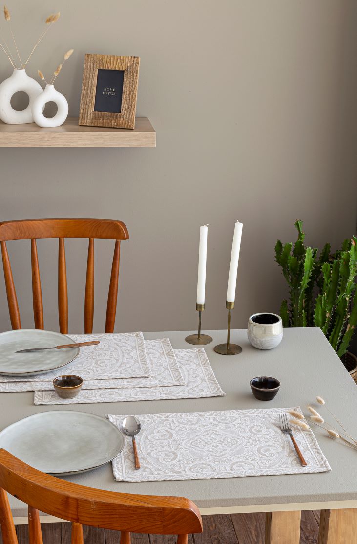 Set individual de mesa de tejido Jacquard con motivos geométricos beig 30x45. MYKONOS C4