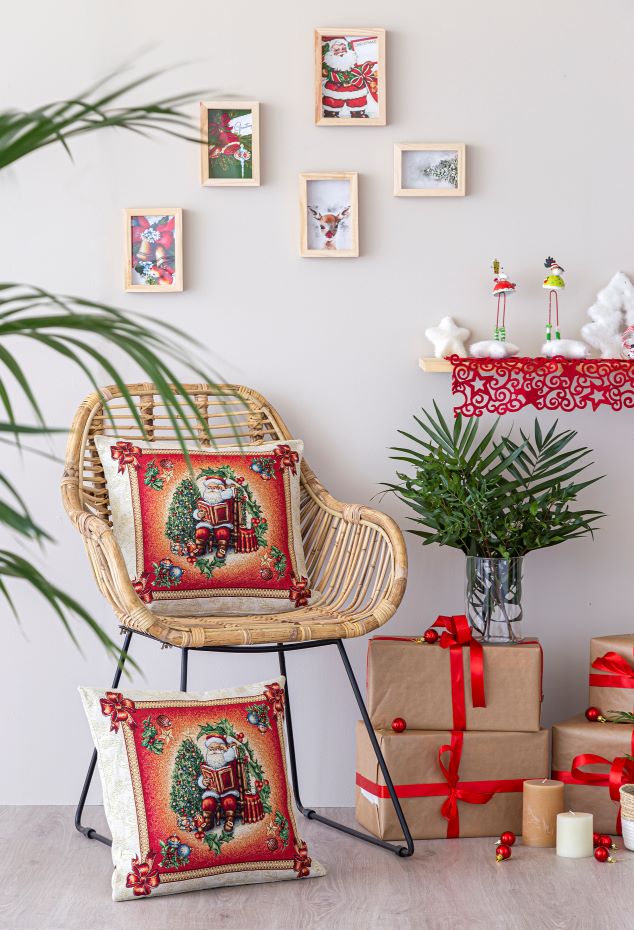 Red Jacquard cushion with Santa Claus. 45x45 CHRISTMAS