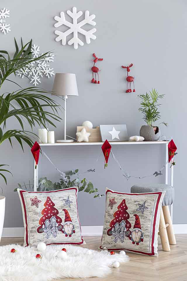 Cojin Jacquard con Gnomos Navideños. 45x45 GNOMOS