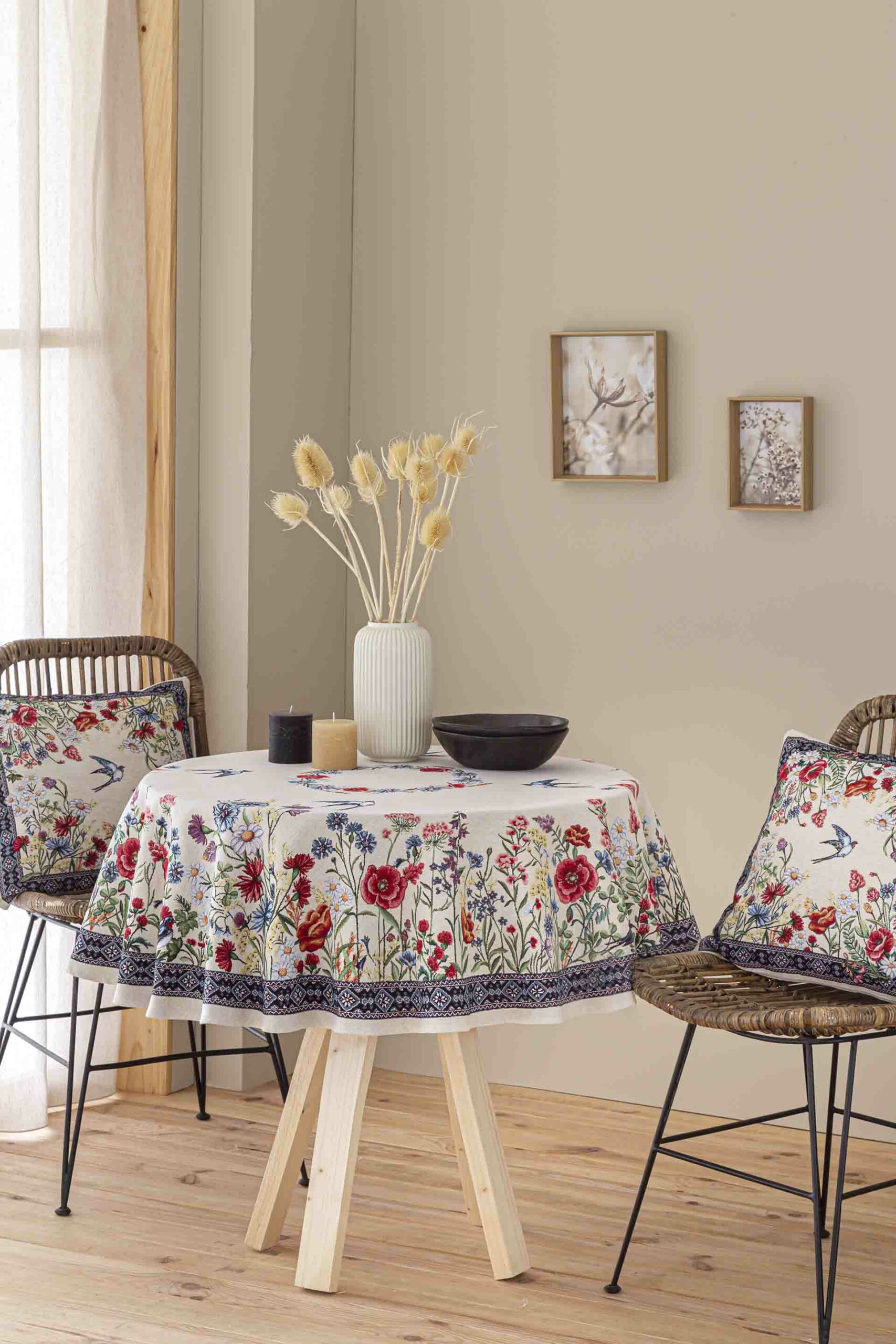 Mantel de mesa de tejido Jacquard con flores y golondrinas CHAMOMILLE
