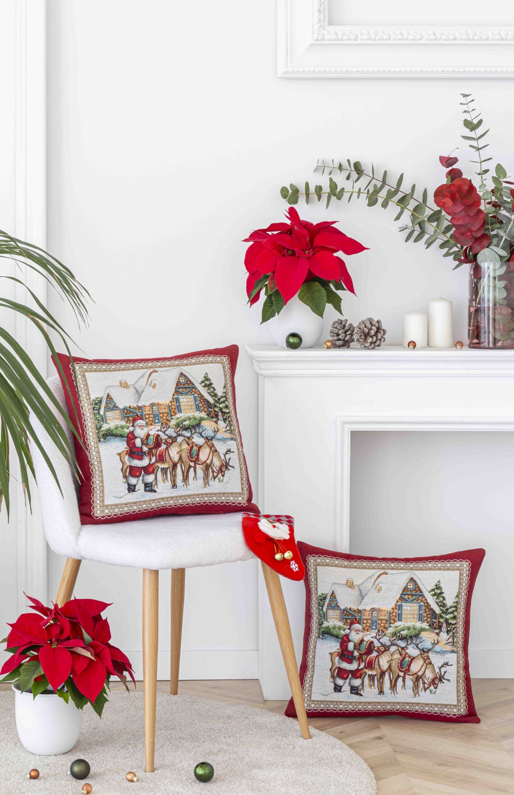 Red Jacquard cushion with Santa Claus and Reindeer. 45x45 FROSTY