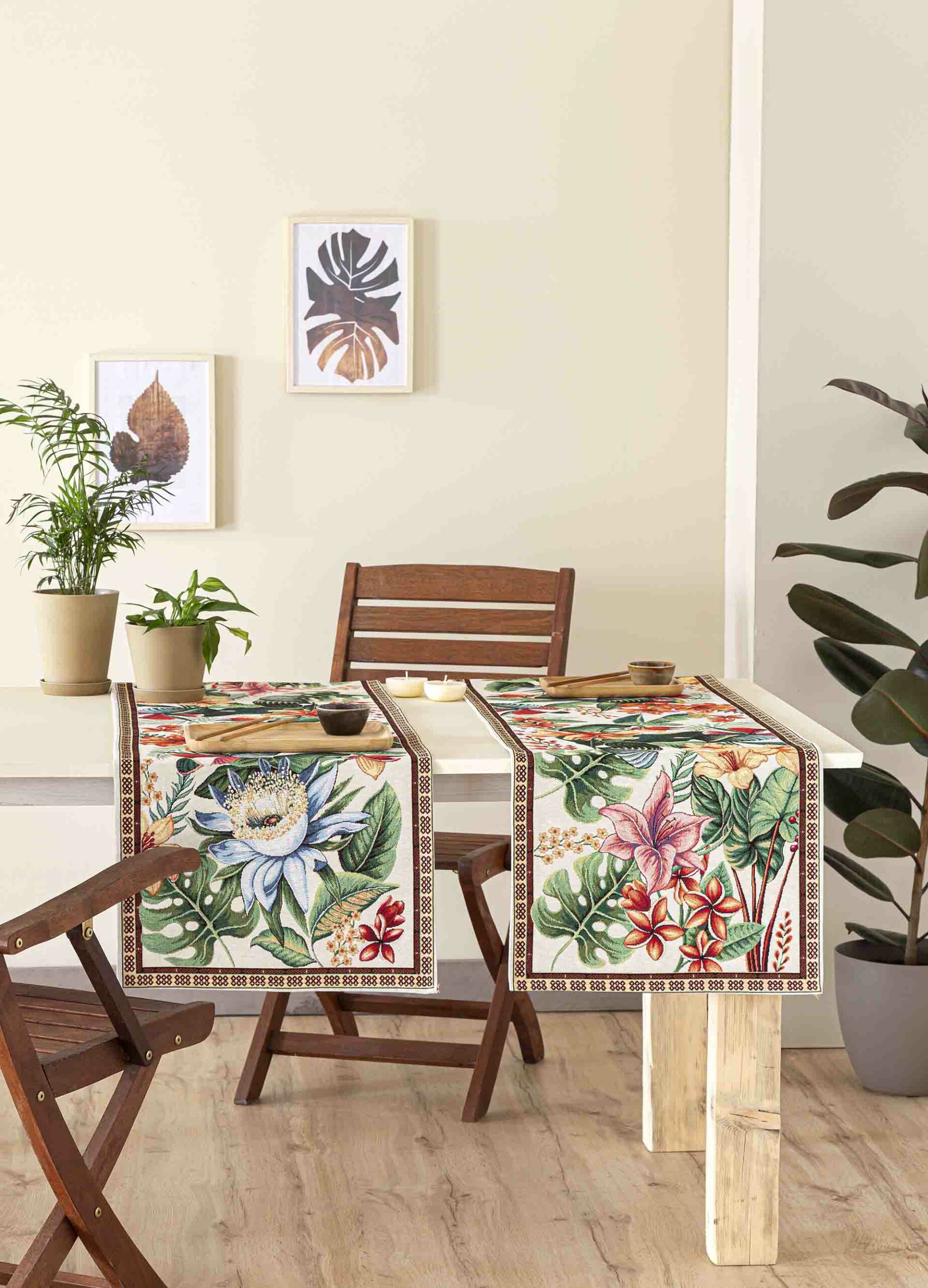 Jacquard table runner with flower beige background. 40x135 LOTUS