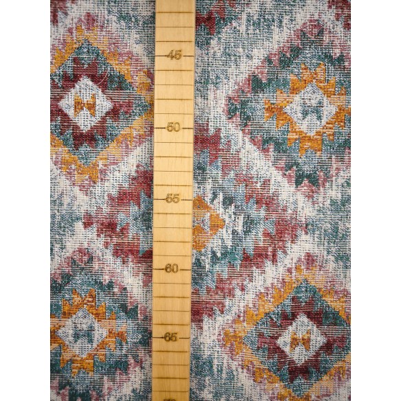 Tejido Jacquard LOSANGO Ikat con motivos geometricos rojos verdes y amarillos. Ancho 140
